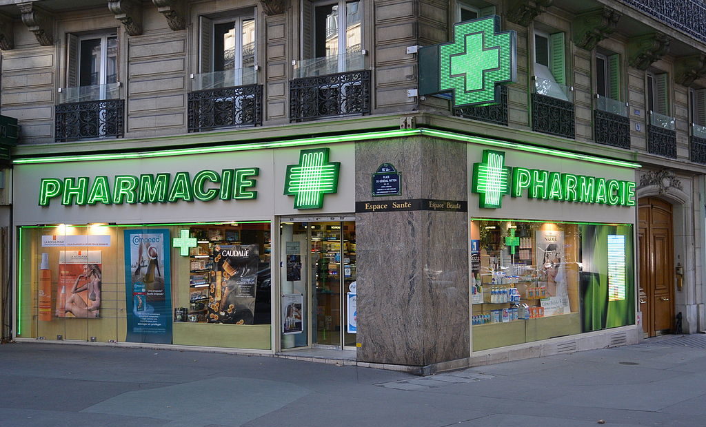 La pharmacie de face